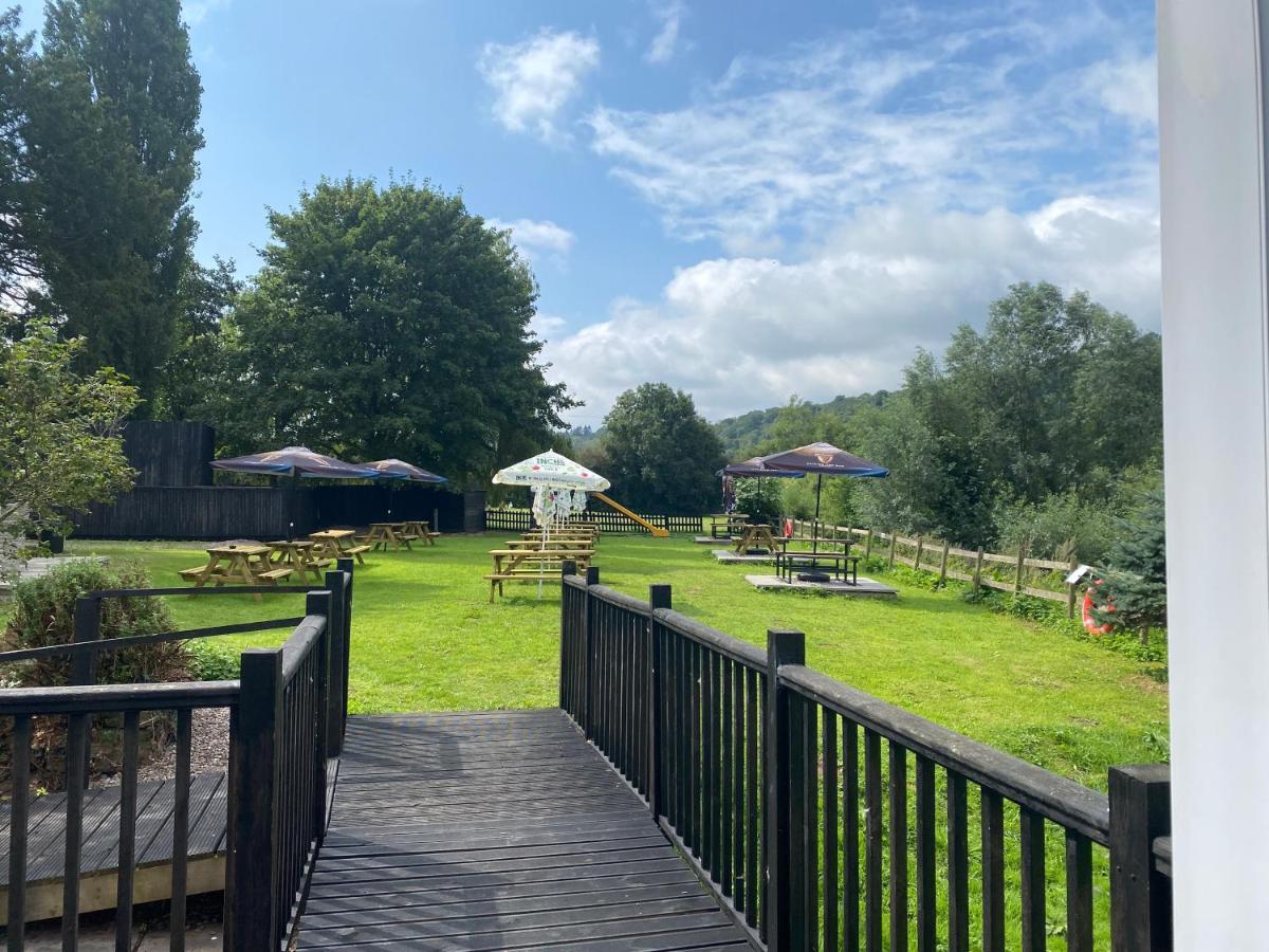 Chainbridge Usk Riverside Gastro Pub And Accommodation Trostrey Exterior photo